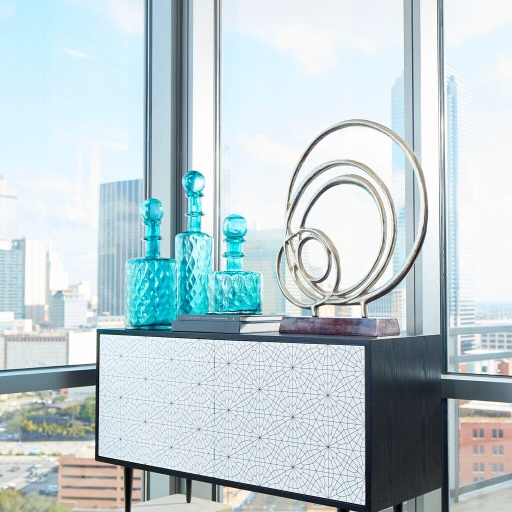 Cyan Design 09783 Lipsice Sculpture - Nickel And Black