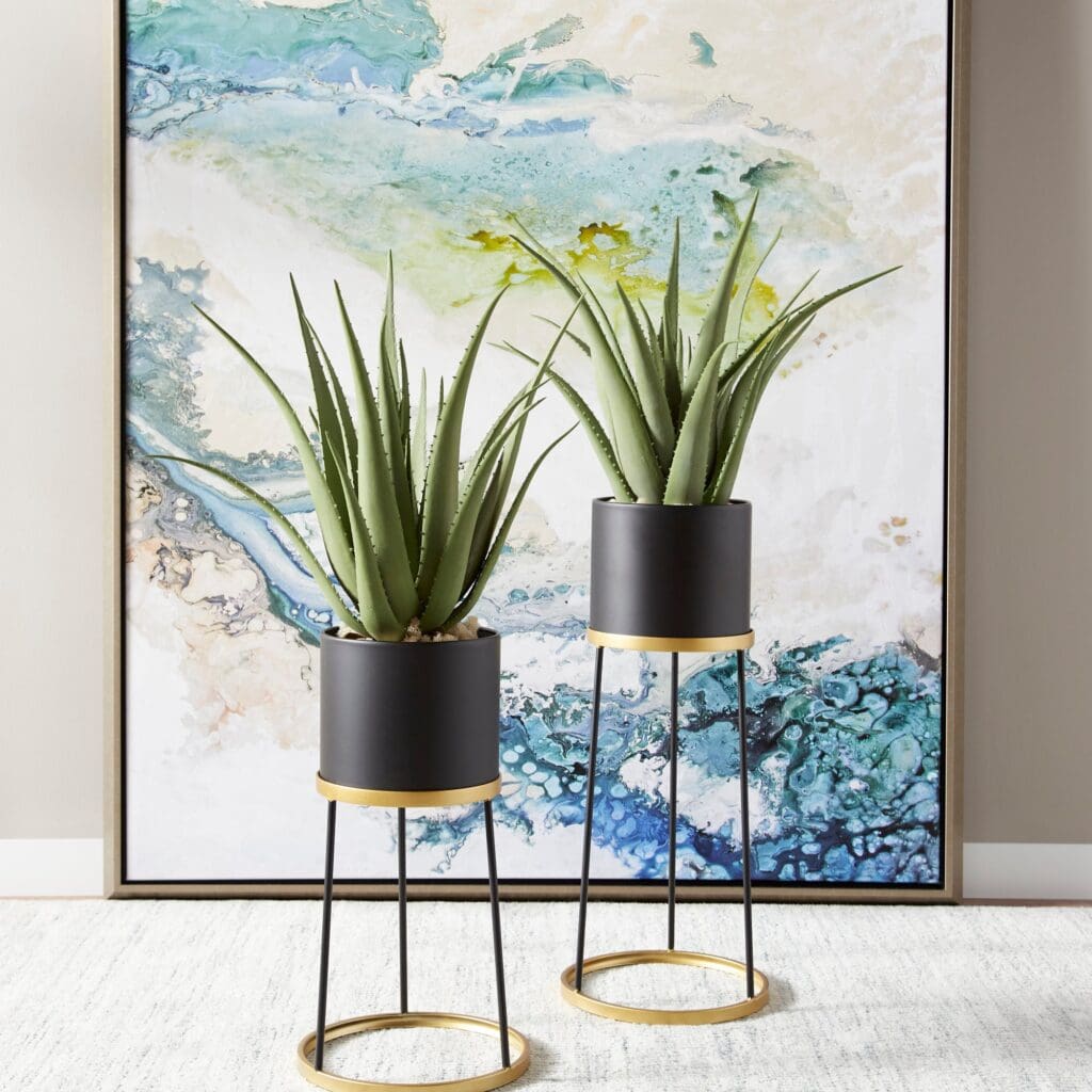 Cyan Design 11039 Liza Planter - Gold And Black - Large