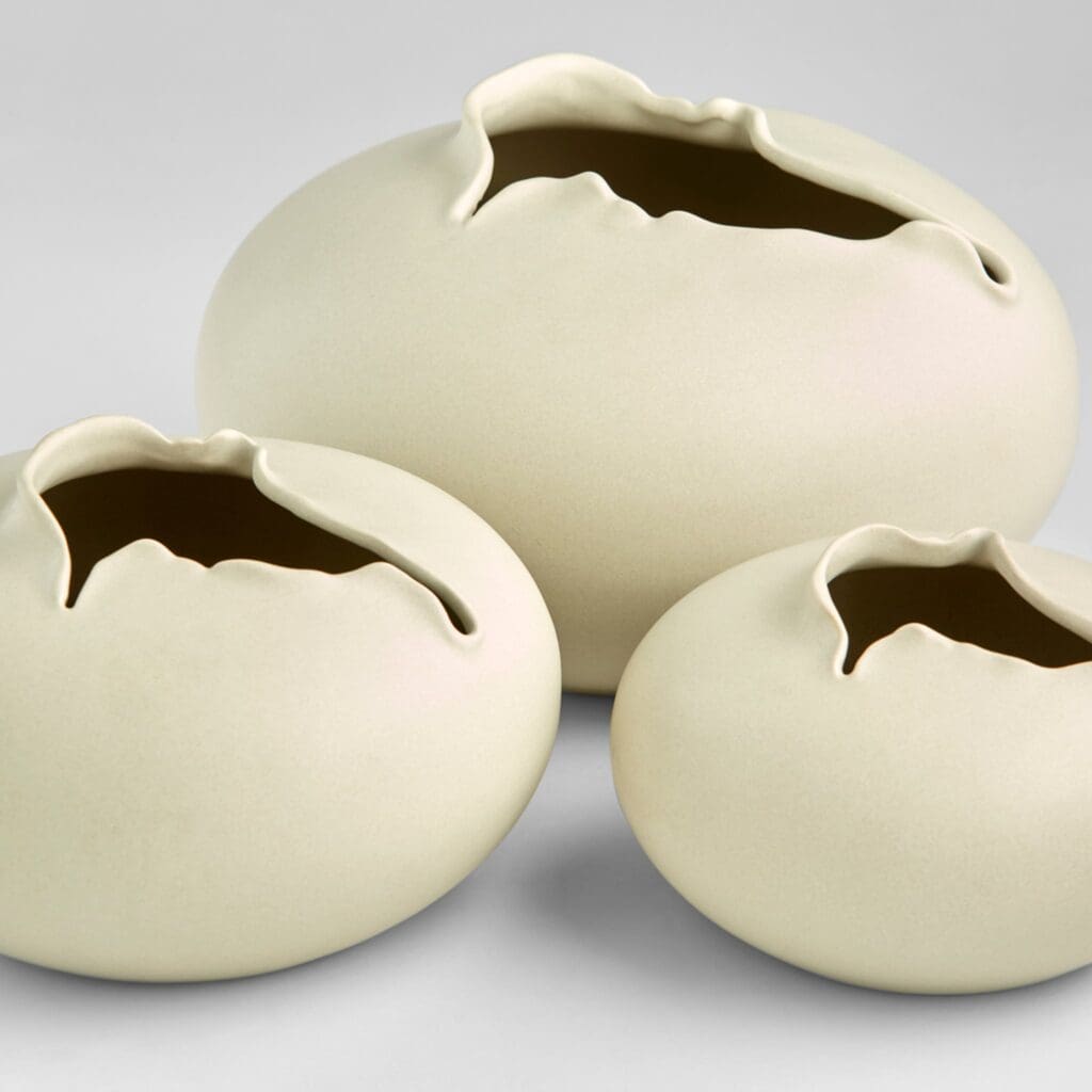 Cyan Design 11404 Tambora Vase - Off White - Large