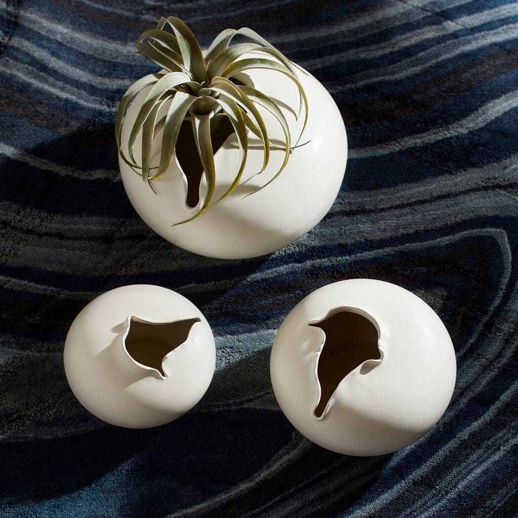 Cyan Design 11404 Tambora Vase - Off White - Large