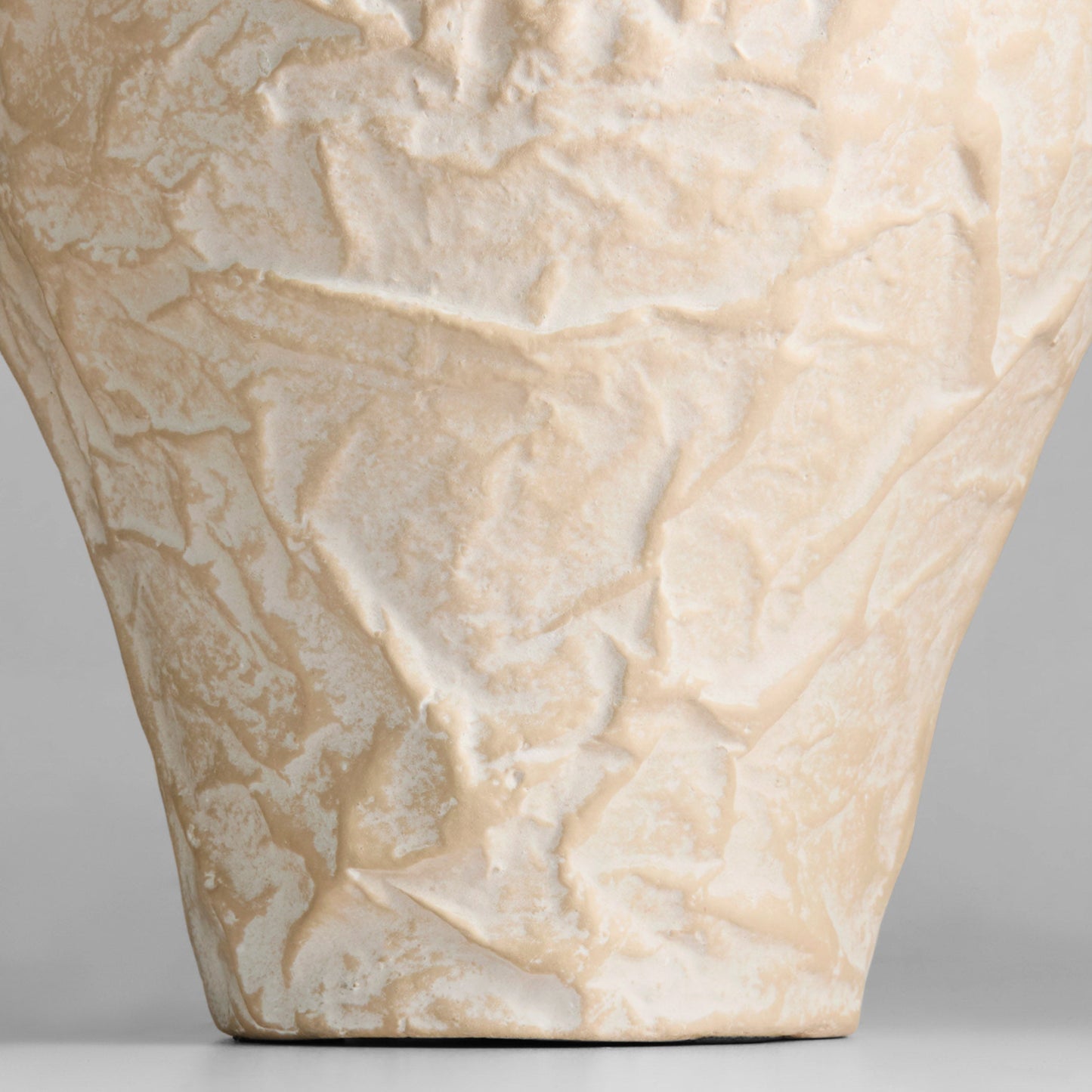 Cyan Design Zimurtu 12172 Vase, Off-White