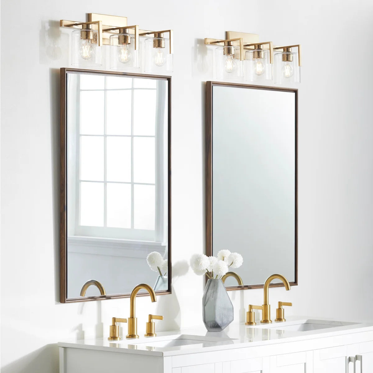 Quorum 5190-3-80 Vanity 3 Light Clear Seeded Glass Transitional - Aged Brass